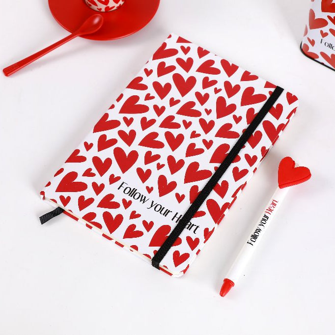 Set de regalo de cuaderno y boli de corazones